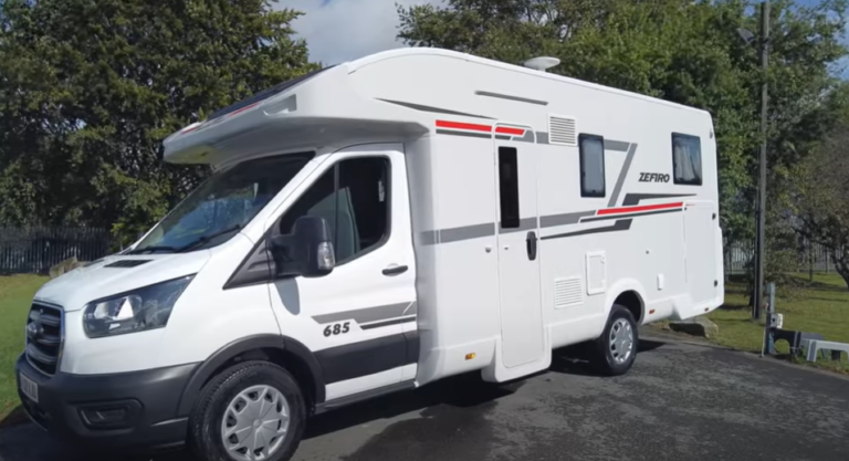 Découvrez pourquoi le Roller Team Zefiro 685 Ford 2.0L TDCi est le camping-car de vos rêves!