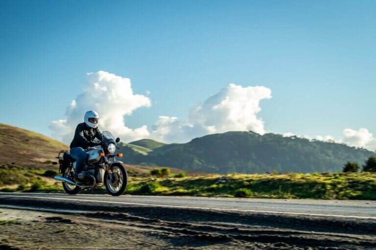 Quelles garanties d’assurance privilĂ©gier pour rouler sereinement Ă  moto ?