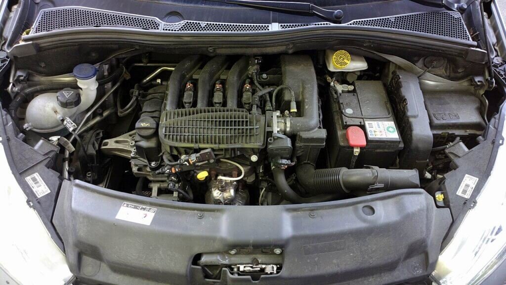 Compartiment moteur avec un moteur 1.2 PureTech