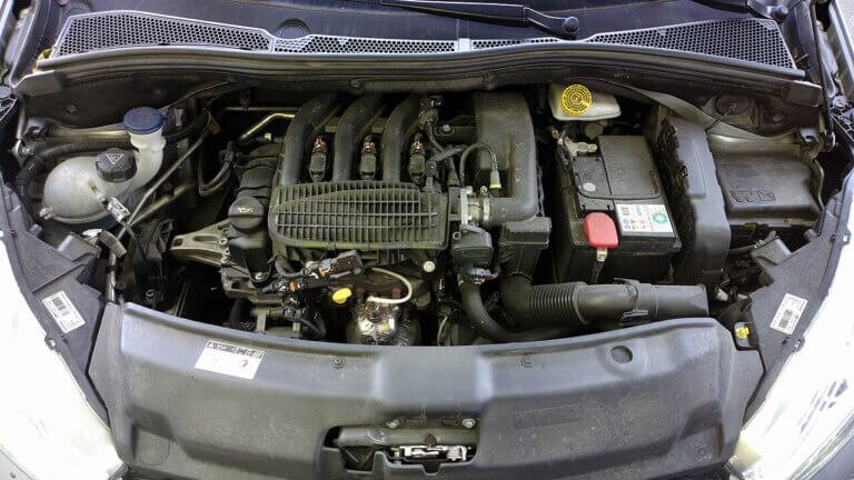 Compartiment moteur avec un moteur 1.2 PureTech